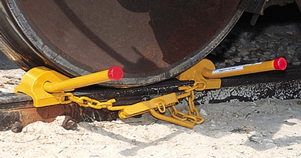 B-2 Type Wheel Chock with tightener and padlock
Exposed Rail. Weight 16 lbs